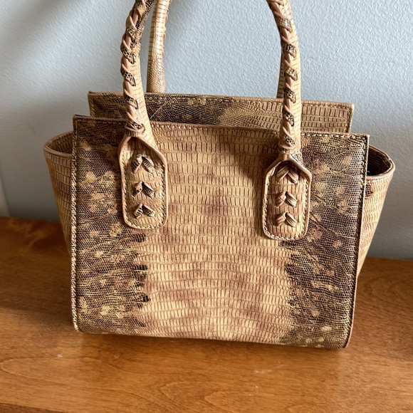 Bebe - Picture 5 of 6